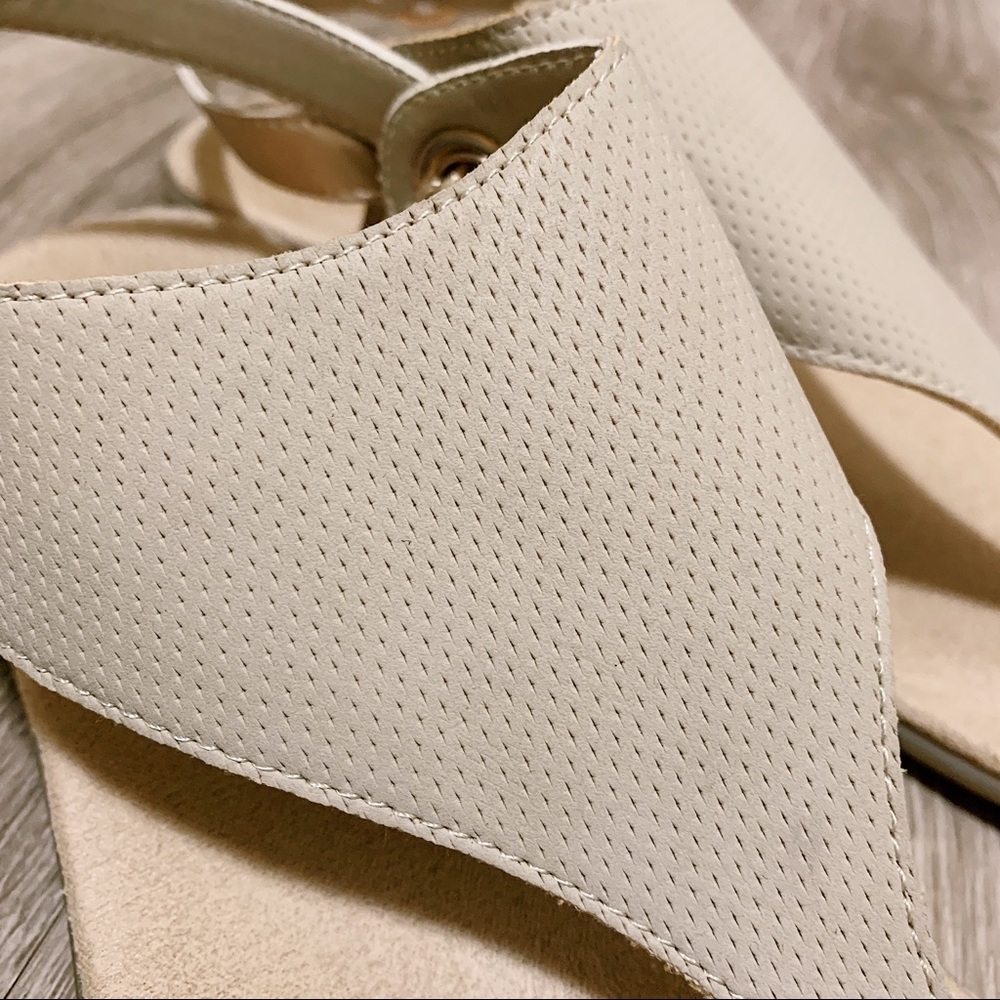 Sandals - Picture 2 of 2